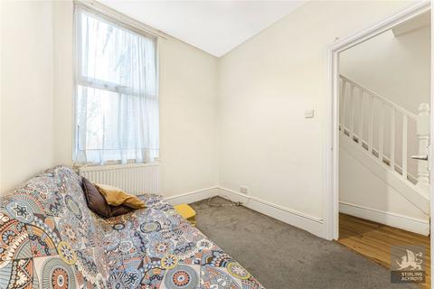 4 bedroom terraced house to rent, Swinnerton Street, Hackney, London, E9