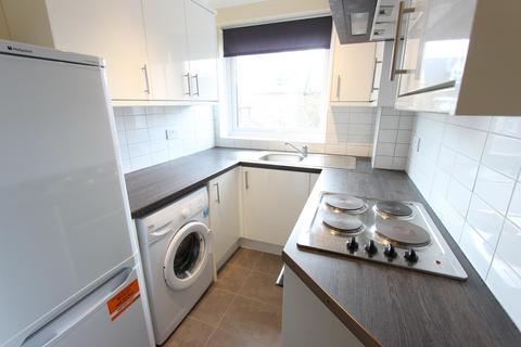 2 bedroom flat to rent, Friern Park, London N12