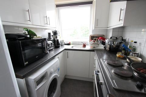 2 bedroom flat to rent, Friern Park, London N12