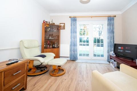 2 bedroom ground floor maisonette for sale, Little Orchard Close, Pinner HA5