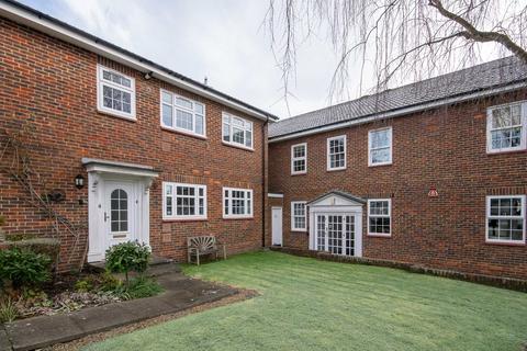 2 bedroom ground floor maisonette for sale, Little Orchard Close, Pinner HA5