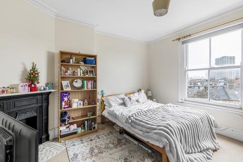 2 bedroom flat to rent, Cambridge Road Battersea SW11