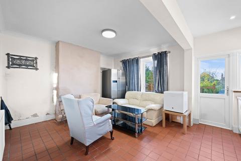 42 Rosedale Road, Nottingham, NG3 7GU