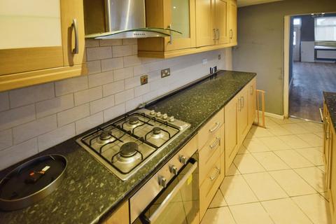 2 bedroom terraced house to rent, Heath Street, Golden Hill