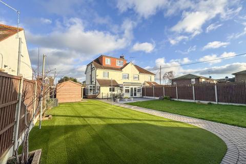 4 bedroom semi-detached house for sale, Ashingdon Road, Rochford