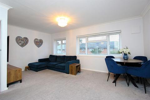 2 bedroom maisonette for sale, Bransby Road, Chessington