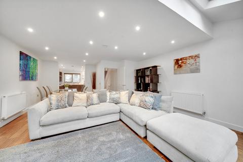 4 bedroom detached house for sale, Becket Close, Woodford Green IG8