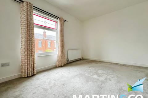 2 bedroom terraced house to rent, Clifton Place, West Yorkshire WF1