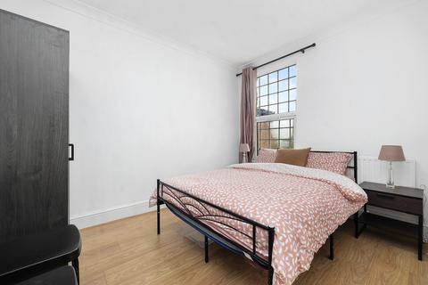 1 bedroom detached house to rent, Capworth Street, London E10