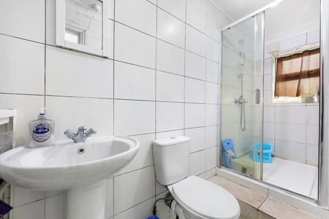 1 bedroom detached house to rent, Capworth Street, London E10