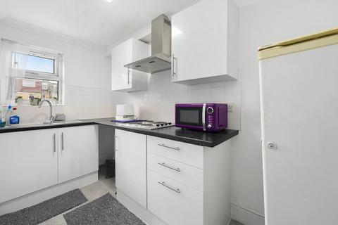 1 bedroom detached house to rent, Capworth Street, London E10