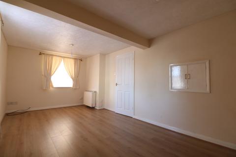 2 bedroom end of terrace house to rent, Cider Court, Banham