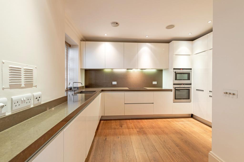 73 Lyall Mews West Kit 1