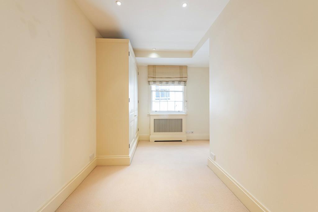 73 Lyall Mews West Bed 2