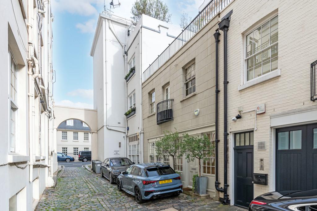 73 Lyall Mews West Ext