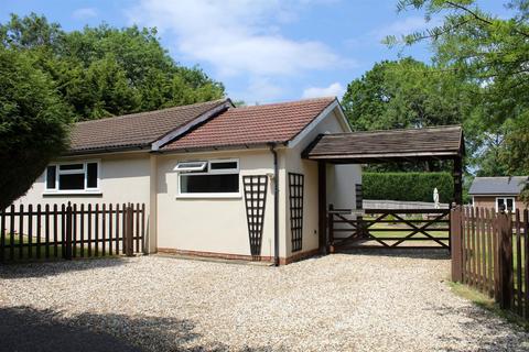 3 bedroom detached bungalow to rent, Brighton Road, Lower Kingswood, Tadworth