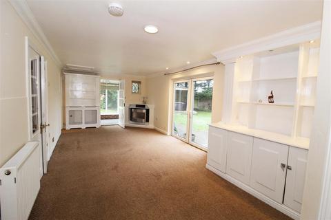 3 bedroom detached bungalow to rent, Brighton Road, Lower Kingswood, Tadworth