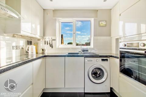 2 bedroom end of terrace house for sale, Heaton Way, Tiptree