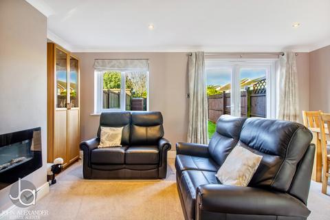 2 bedroom end of terrace house for sale, Heaton Way, Tiptree