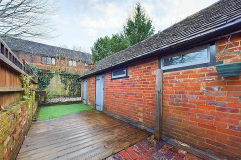 2 bedroom end of terrace house to rent, White Lion Road, Amersham, Buckinghamshire, HP7 9JR