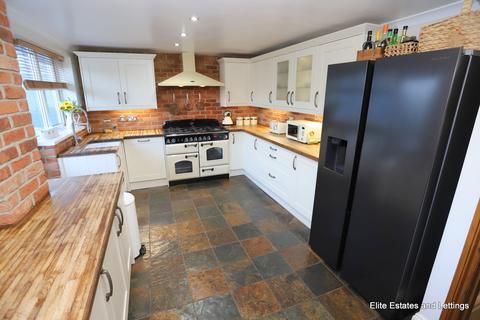 4 bedroom semi-detached house for sale, Ettrick Grove, Tyne & Wear SR4