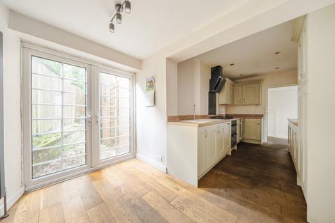 5 Lion Close, Haslemere, GU27 1JG