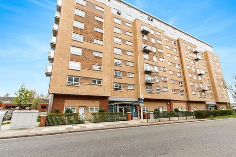 2 bedroom apartment to rent, Cherrydown East, Basildon SS16