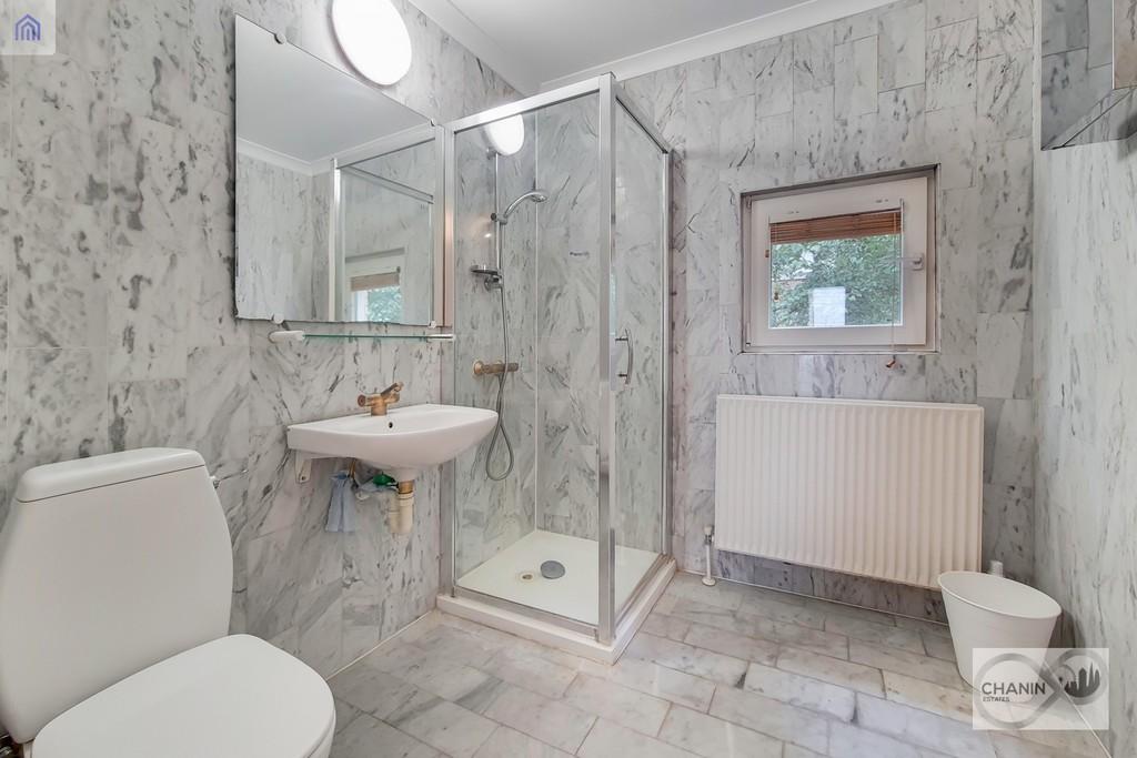 19 Shower Room 2-0