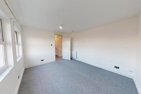 1 bedroom in a house share to rent, Glencairn Road, London SW16