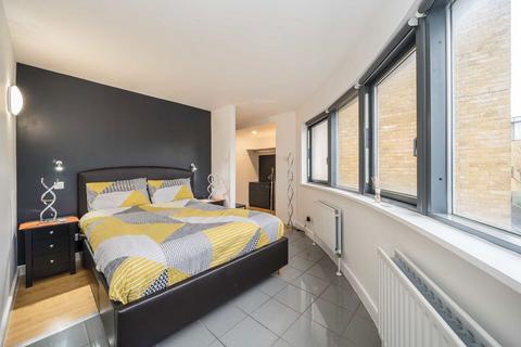 2 bedroom flat to rent, Mile End Road, London E1