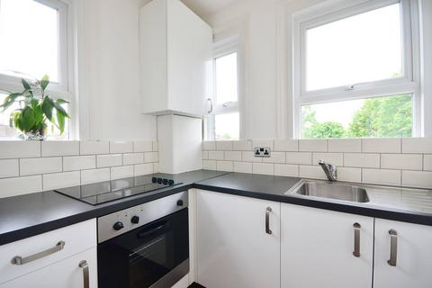 3 bedroom flat to rent, Brixton Hill, Brixton, London, SW2