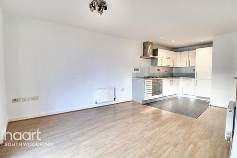 1 bedroom flat for sale, Queen Mary Avenue, South Woodford