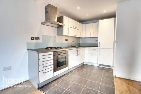 1 bedroom flat for sale, Queen Mary Avenue, South Woodford