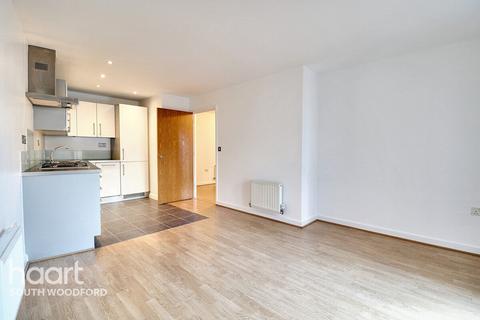 1 bedroom flat for sale, Queen Mary Avenue, South Woodford