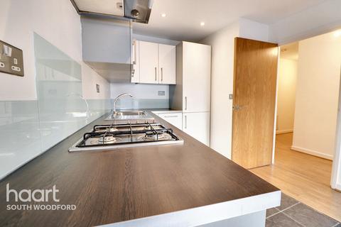 1 bedroom flat for sale, Queen Mary Avenue, South Woodford