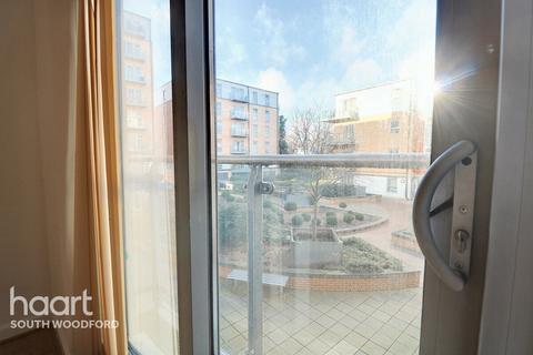 1 bedroom flat for sale, Queen Mary Avenue, South Woodford