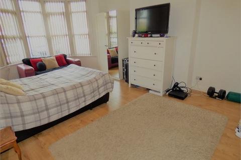 2 bedroom apartment to rent, Crowstone Avenue, Westcliff on sea, Westcliff on sea,