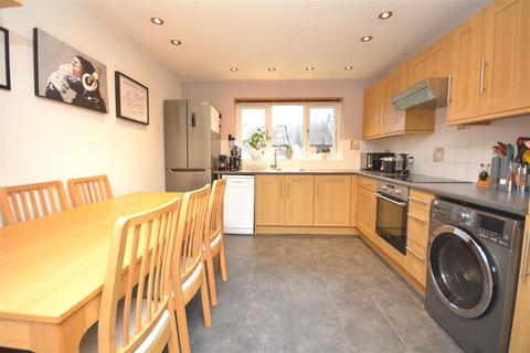 252 North Road, London, SW19 1TR