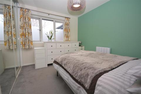 252 North Road, London, SW19 1TR