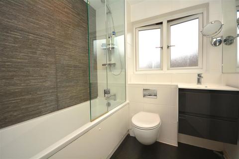 252 North Road, London, SW19 1TR