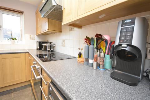 252 North Road, London, SW19 1TR