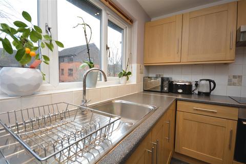 252 North Road, London, SW19 1TR