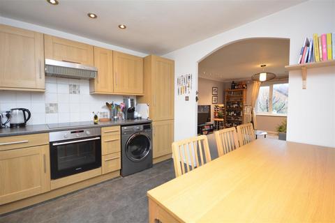 252 North Road, London, SW19 1TR