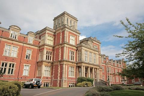 1 bedroom apartment for sale, Royal Earlswood Park, Redhill RH1