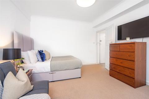 Studio to rent, Hill Street, London W1J