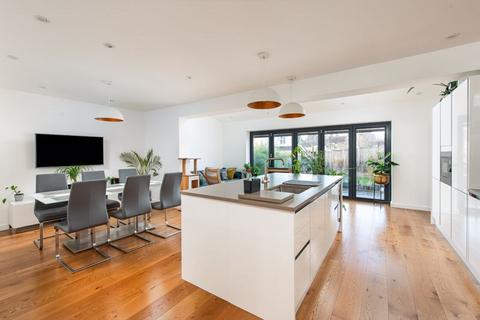 27 Lucklands Road, Bath, BA1 4AX