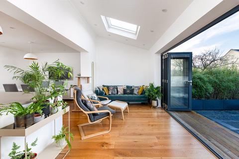 27 Lucklands Road, Bath, BA1 4AX