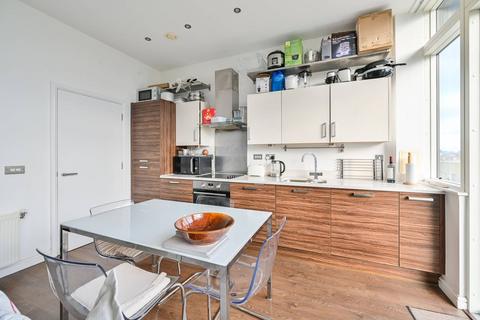 1 bedroom flat for sale, Albany Road, Elephant and Castle, London, SE5