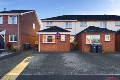 3 bedroom end of terrace house for sale, Ladysmith Close, Christchurch