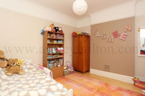 2 bedroom apartment for sale, Ashworth Mansions, Maida Vale W9